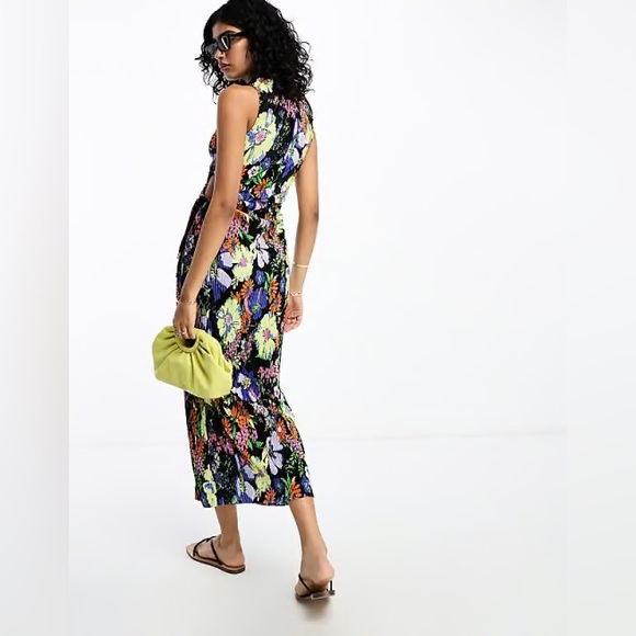ASOS DESIGN high neck midi plisse dress with cutouts in floral print - Picture 3 of 7